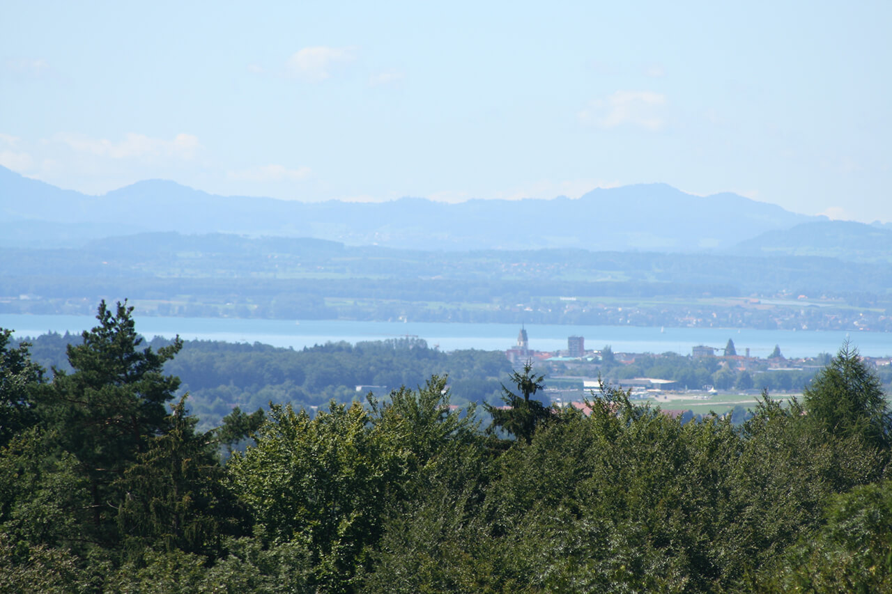 Vue sur le paysage et le lac de Constance depuis le Gut Hügle