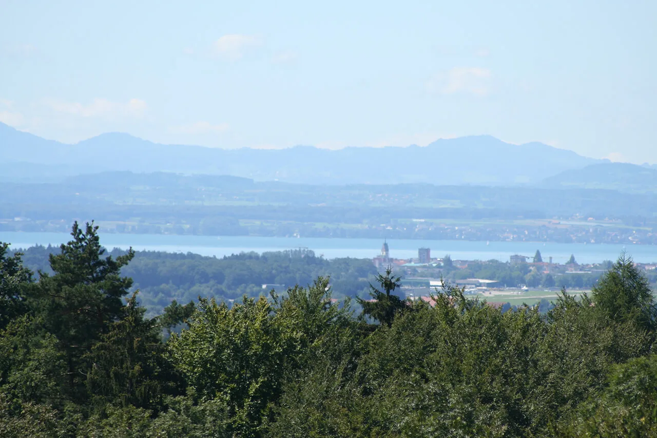 Vue sur le paysage et le lac de Constance depuis le Gut Hügle